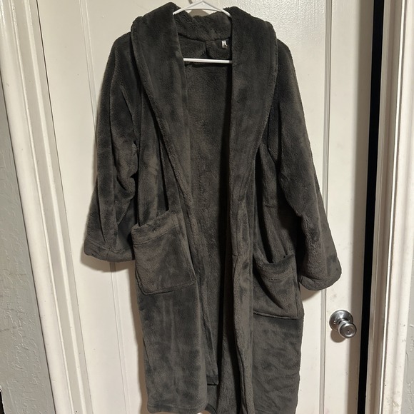 Pottery Barn Other - Pottery Barn Dark Gray Super Plush Soft Belted Bathrobe Size small- no tie
